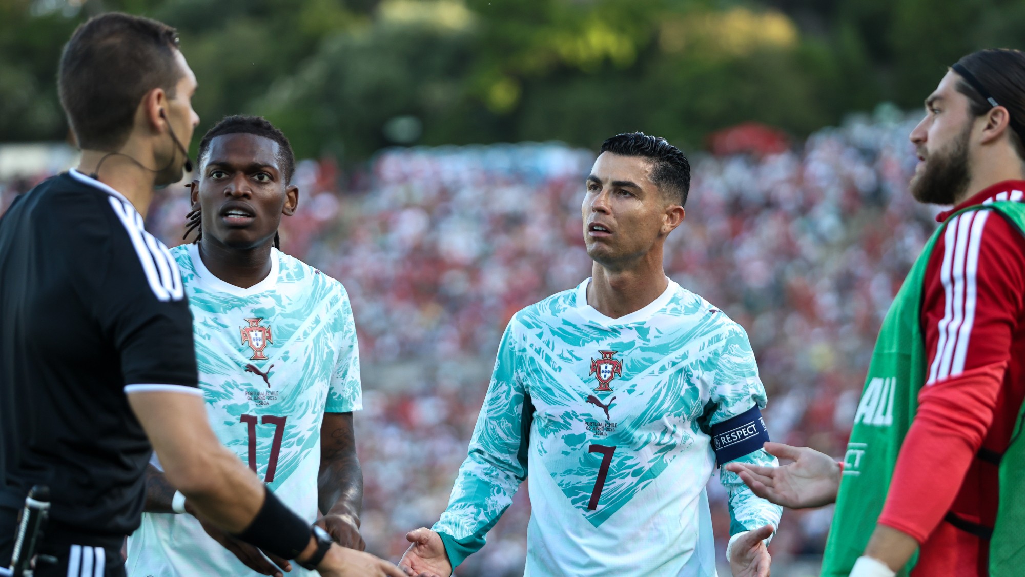 Rafael Leao viseli majd Cristiano Ronaldo legendás 7-esét.